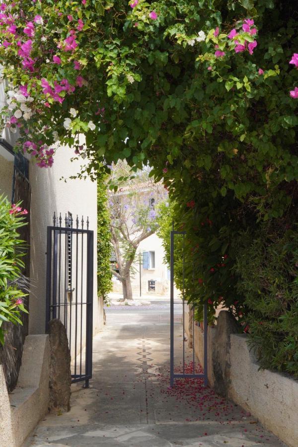 Rachel Suite By The Pool Pafos Exterior foto